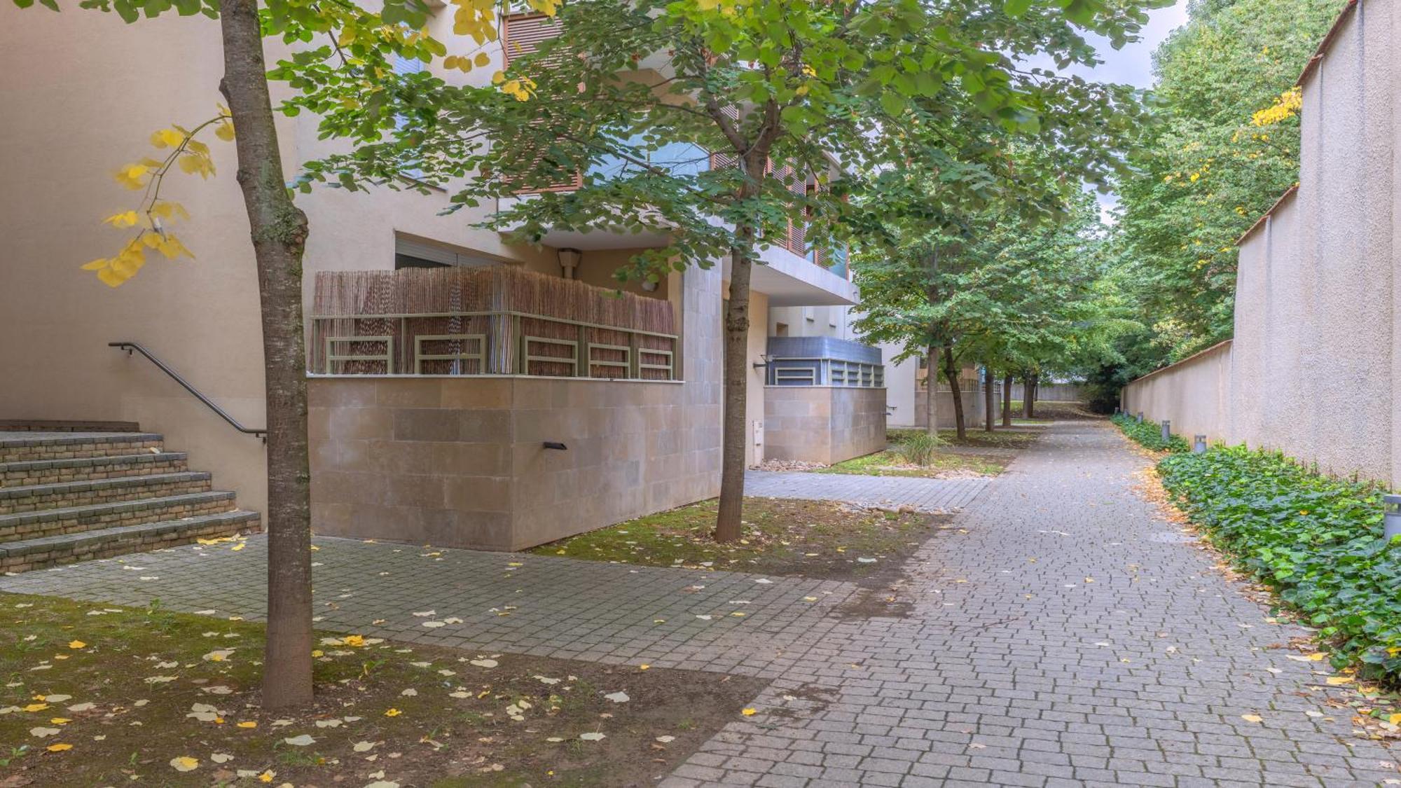 Cosy Avec Terrasse Et Parking Prive Gratuit, Ideal Pour Explorer Lyon Apartment Villeurbanne