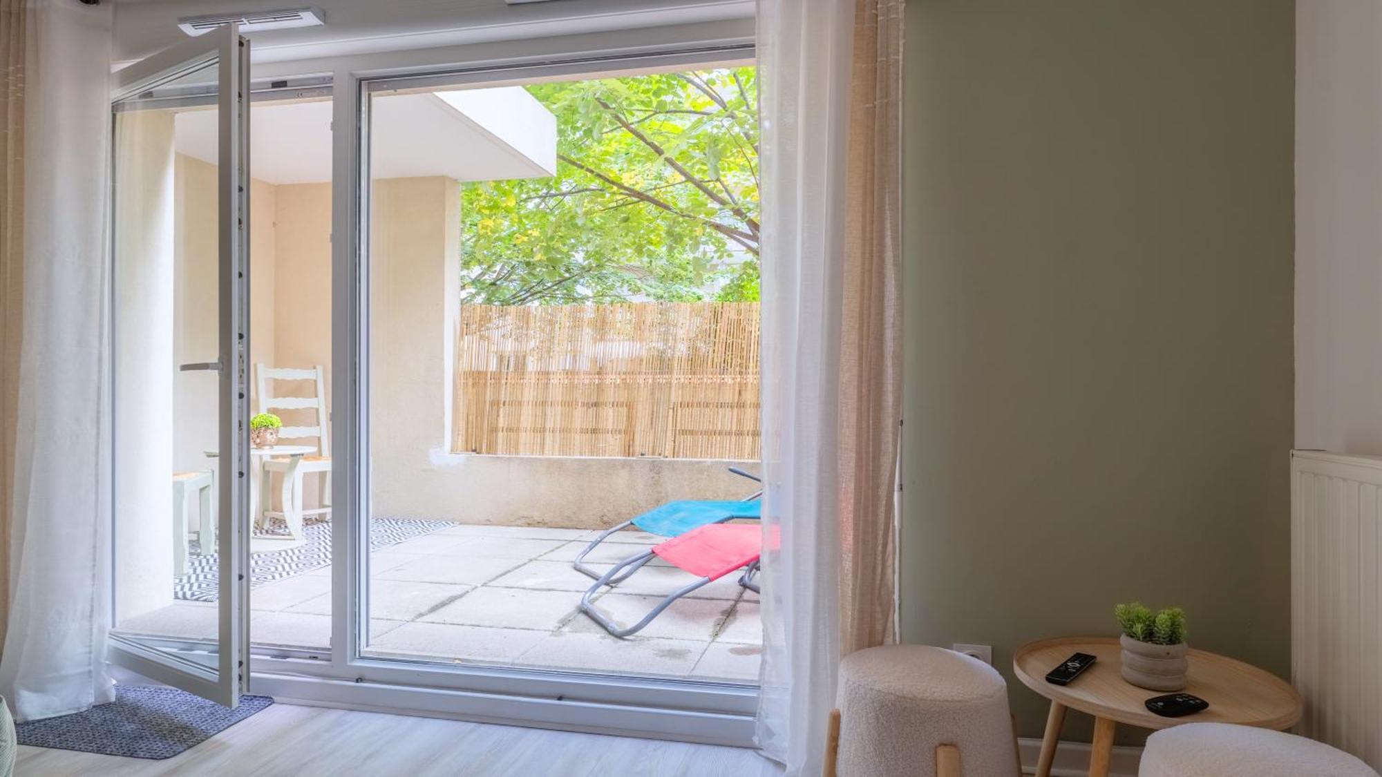 Cosy Avec Terrasse Et Parking Prive Gratuit, Ideal Pour Explorer Lyon