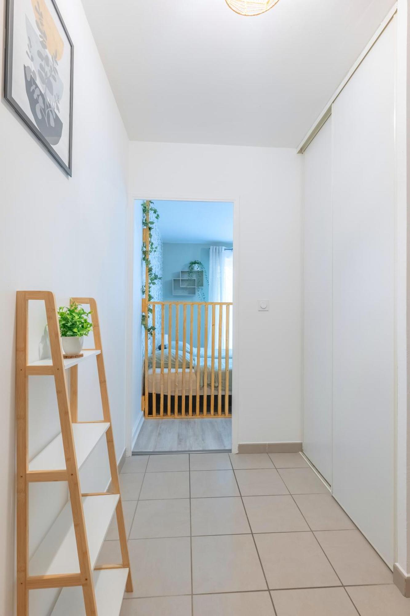 Cosy Avec Terrasse Et Parking Prive Gratuit, Ideal Pour Explorer Lyon Apartment *