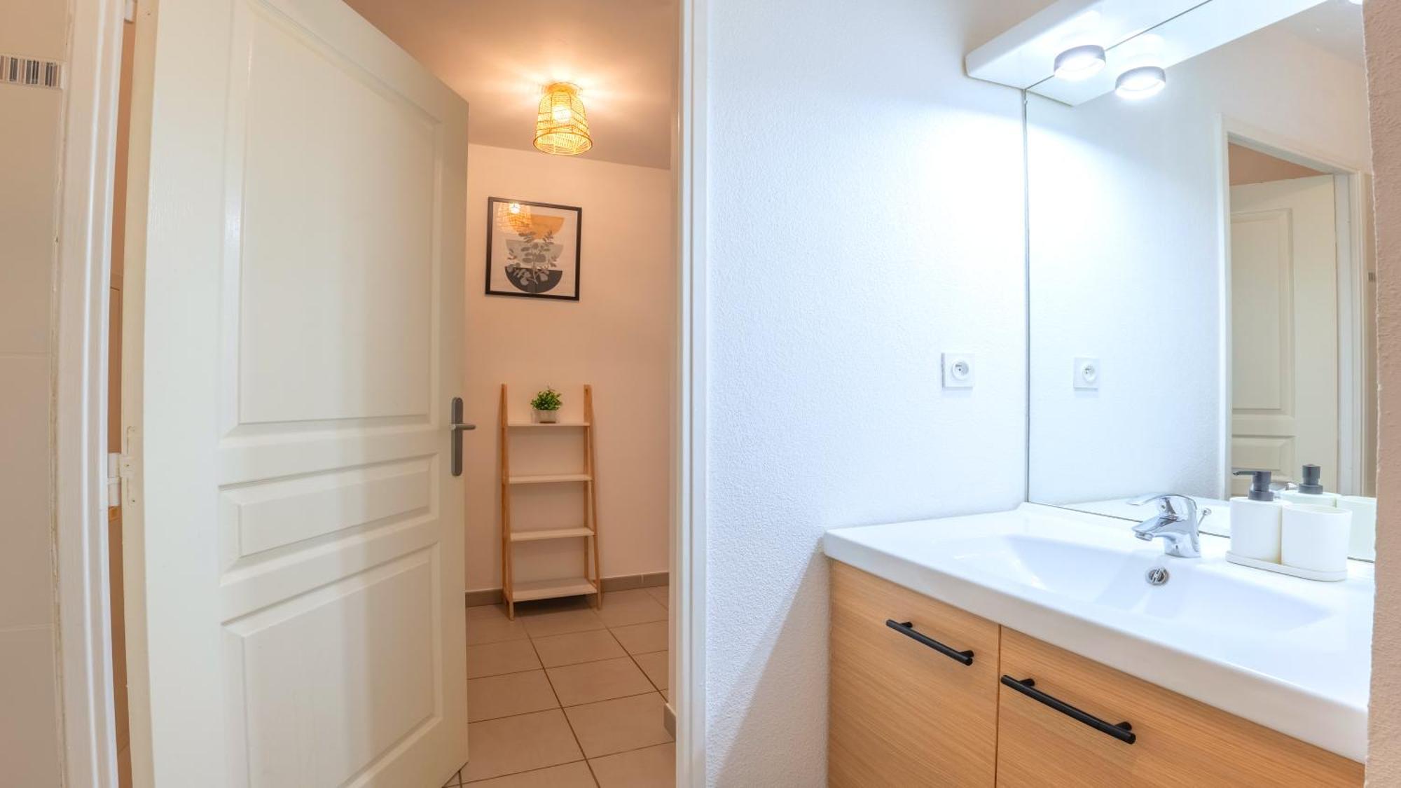 Apartment Cosy Avec Terrasse Et Parking Prive Gratuit, Ideal Pour Explorer Lyon Villeurbanne