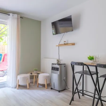 Cosy Studio Avec Terrasse Et Parking Prive Gratuit, Ideal Pour Explorer Lyon Villeurbanne Buitenkant foto