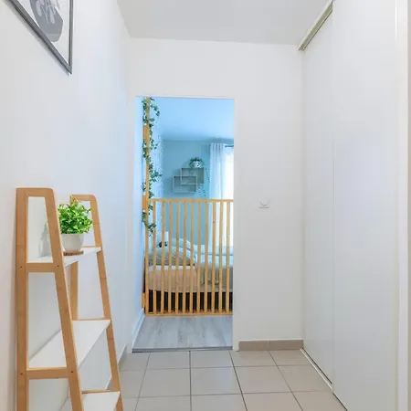 Cosy Studio Avec Terrasse Et Parking Prive Gratuit, Ideal Pour Explorer Lyon Villeurbanne Buitenkant foto