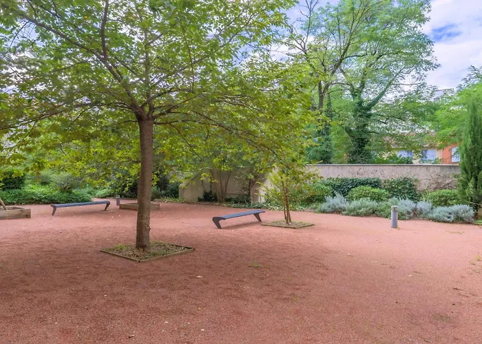 Cosy Studio Avec Terrasse Et Parking Prive Gratuit, Ideal Pour Explorer Lyon