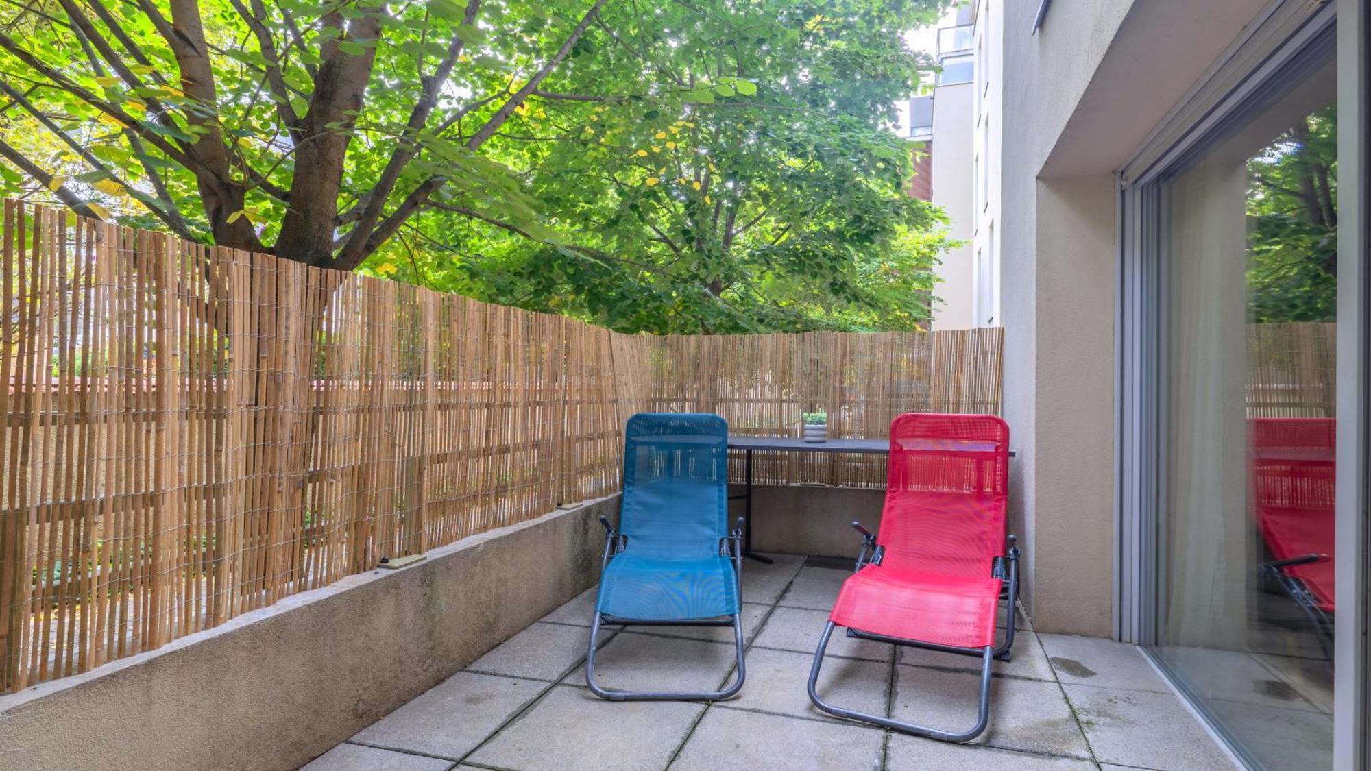 Cosy Avec Terrasse Et Parking Prive Gratuit, Ideal Pour Explorer Lyon Appartement *
