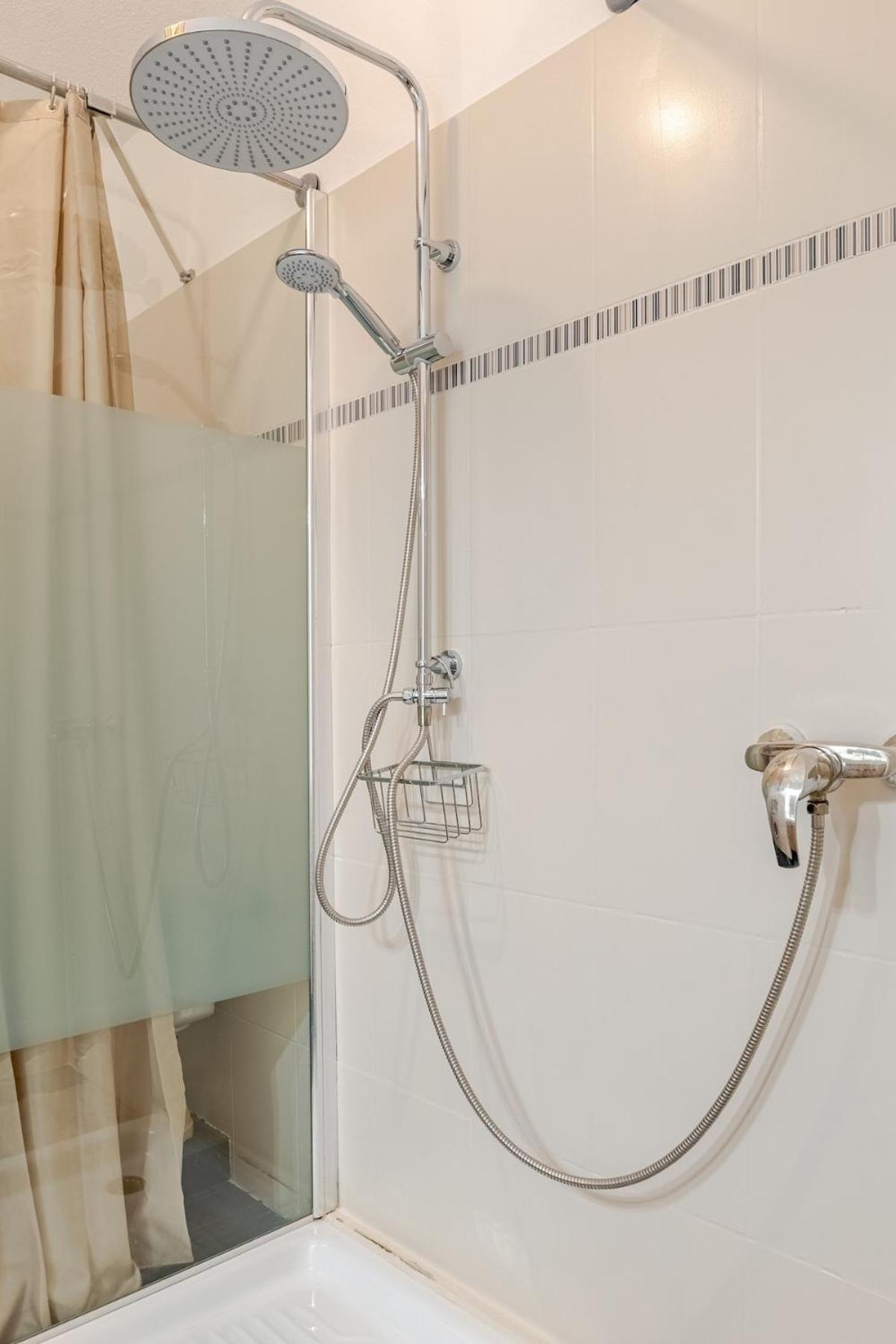 Cosy Avec Terrasse Et Parking Prive Gratuit, Ideal Pour Explorer Lyon Appartement